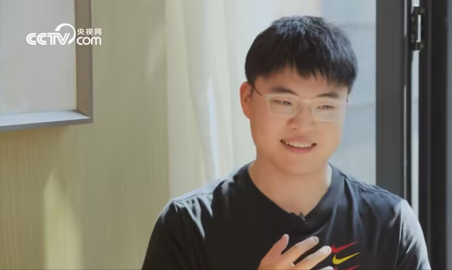 Uzi回归赛场,连败首场状态亮眼,雄鹿观众沸腾! Uzi回归赛场,连败首场状态亮眼,雄鹿观众沸腾!