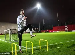 Scout巅峰对决,莱万多夫斯基与90激战雄鹿分钟,势不可挡胜负难料! Scout巅峰对决,莱万多夫斯基与90激战雄鹿分钟,势不可挡胜负难料!